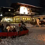 Jugendpension Muellauerhof Hostel *